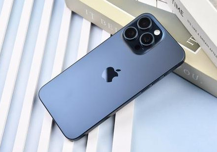 万江街道苹果维修点分享iPhone 15 Pro Max屏幕更换全新实操风险 